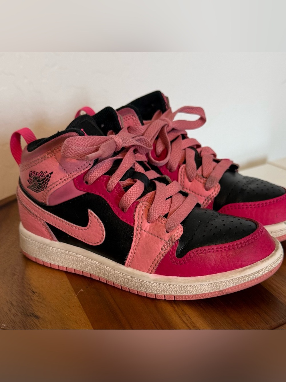 Nike Air Jordan 1 Mid Shoes Size 11C Pink Basketball Sneakers 640734-662 Child - Picture 1 of 10